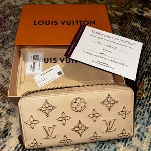 LMTD RELEASE Louis Vuitton•Broderie Wallet